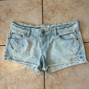 Bongo Vintage 90s Low Rise‎ Light Wash Jean Booty Cut Off Shorts, Sz 11
